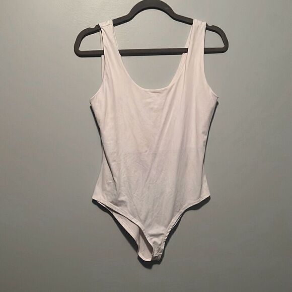 Gaze Women's Cream Sleeveless Scoop Neck Bodysuit Size Medium - Picture 2 of 3